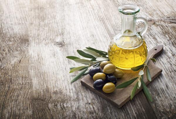 تفاوت زیتون سبز و سیاه چیست؟ انتخاب سالم‌تر با کجر الیو